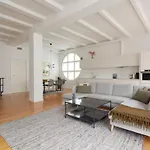 Super Stylish 3-bedroom In Center