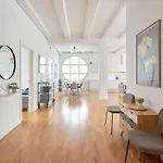 Super Stylish 3-bedroom In Center Apartmán