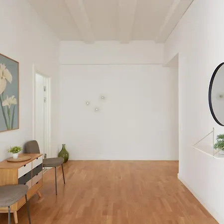 Super Stylish 3-bedroom In Center *