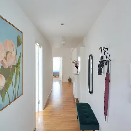Super Stylish 3-bedroom In Center *