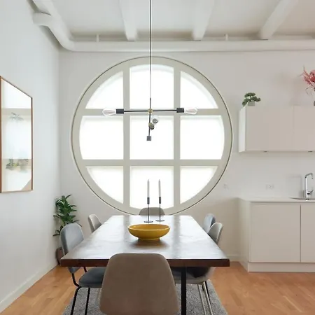 Super Stylish 3-bedroom In Center דירה