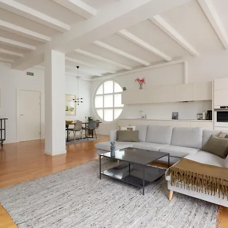 Super Stylish 3-bedroom In Center