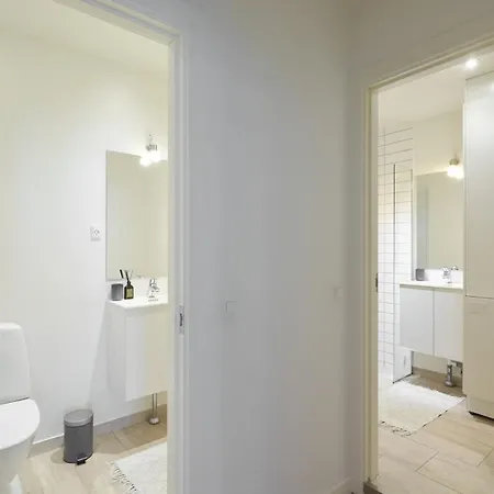 Super Stylish 3-bedroom In Center