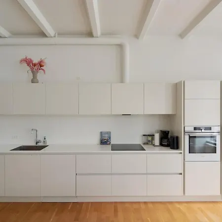 Super Stylish 3-bedroom In Center *