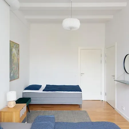 Super Stylish 3-bedroom In Center דירה *